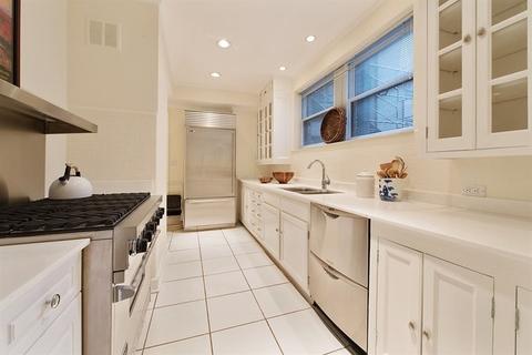 210 E Pearson St #6A, Chicago, IL 60611 photo 7