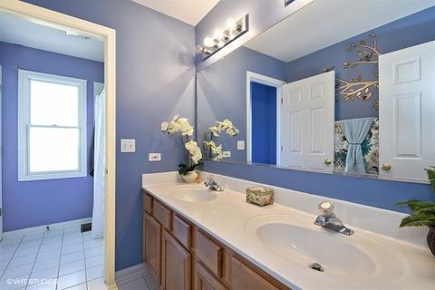 1300 Bison Ln, Hoffman Estates, IL 60192 photo 17