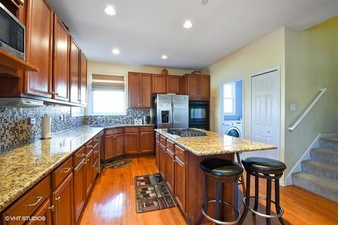 1300 Bison Ln, Hoffman Estates, IL 60192 photo 4