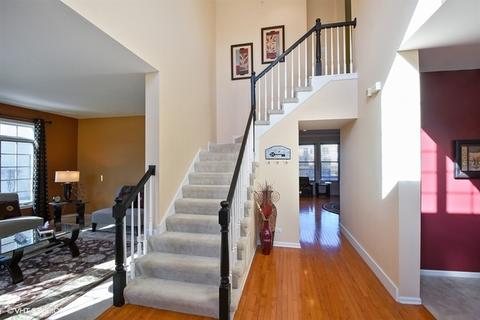 1300 Bison Ln, Hoffman Estates, IL 60192 photo 2