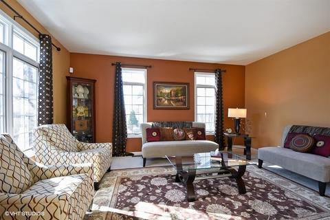 1300 Bison Ln, Hoffman Estates, IL 60192 photo 3
