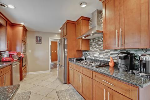 1285 E River Dr, Des Plaines, IL 60018 photo 16