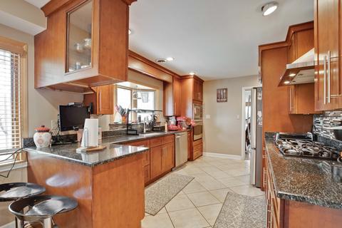 1285 E River Dr, Des Plaines, IL 60018 photo 17