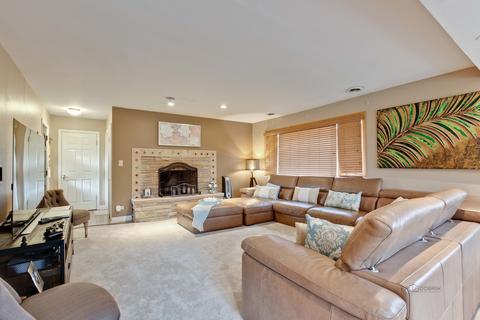 1285 E River Dr, Des Plaines, IL 60018 photo 19