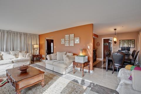 1285 E River Dr, Des Plaines, IL 60018 photo 11