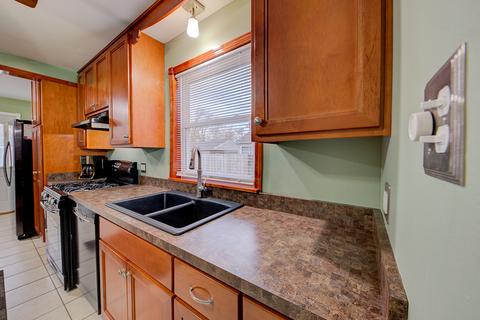 15048 Springfield Ave, Midlothian, IL 60445 photo 9