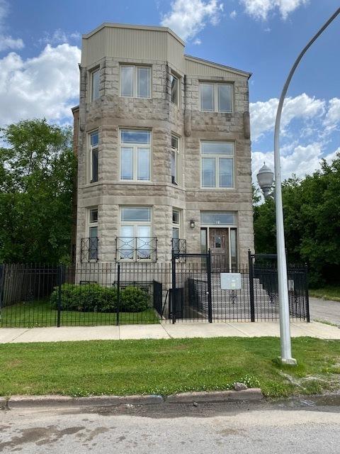 851 E 63rd Pl, Chicago, IL 60637 photo 1