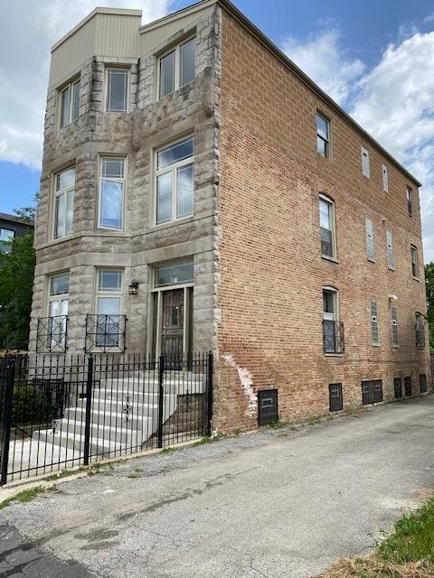 851 E 63rd Pl, Chicago, IL 60637 photo 3