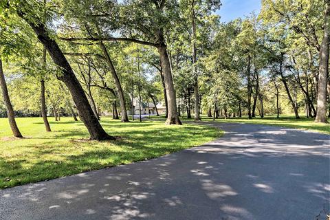 33 W644 White Thorne Rd, Wayne, IL 60184 photo 5