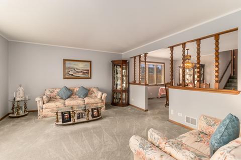 8618 S 77th Ct, Bridgeview, IL 60455 photo 2