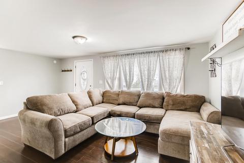1073 Maple St, Aurora, IL 60506 photo 3