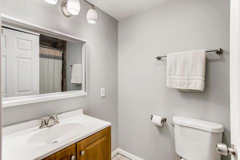 1073 Maple St, Aurora, IL 60506 photo 10