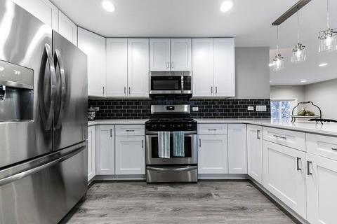 1711 Howard Ct, Wheaton, IL 60187 photo 2