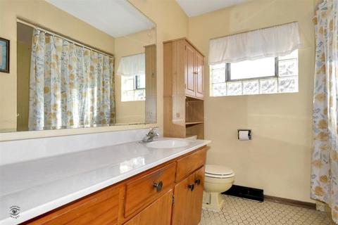 8025 Massasoit Ave, Burbank, IL 60459 photo 14