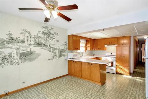 8025 Massasoit Ave, Burbank, IL 60459 photo 4