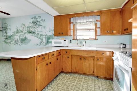 8025 Massasoit Ave, Burbank, IL 60459 photo 5