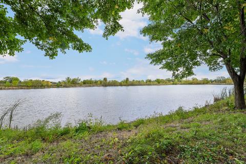 1277 Oakleaf Ct, Aurora, IL 60506 photo 2