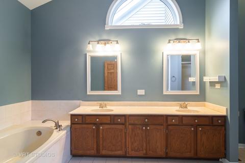 5521 Amanda Ct, Rolling Meadows, IL 60008 photo 8