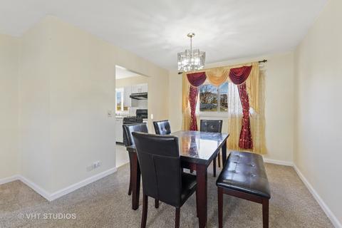 105 Forest Park Ln, Hoffman Estates, IL 60169 photo 3