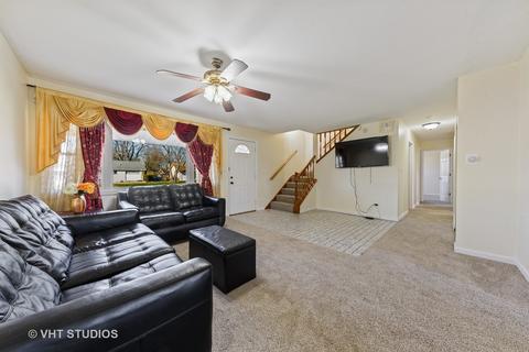 105 Forest Park Ln, Hoffman Estates, IL 60169 photo 2