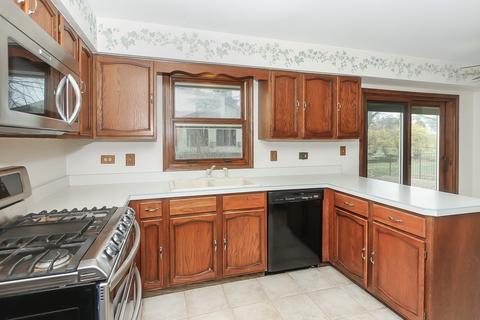 3920 Bordeaux Dr, Hoffman Estates, IL 60192 photo 11