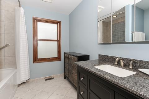 3920 Bordeaux Dr, Hoffman Estates, IL 60192 photo 22