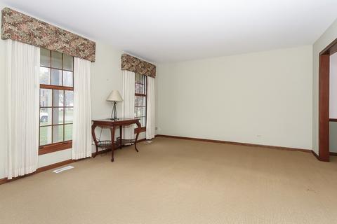 3920 Bordeaux Dr, Hoffman Estates, IL 60192 photo 4