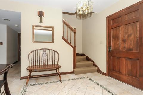 3920 Bordeaux Dr, Hoffman Estates, IL 60192 photo 2