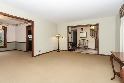 3920 Bordeaux Dr, Hoffman Estates, IL 60192 photo 5