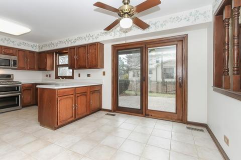 3920 Bordeaux Dr, Hoffman Estates, IL 60192 photo 12
