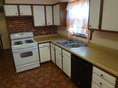 1104 E White St, Clinton, IL 61727 photo 17