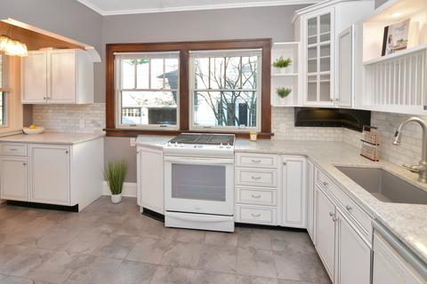 2006 E Oakland Ave, Bloomington, IL 61701 photo 4