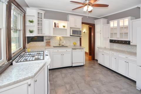 2006 E Oakland Ave, Bloomington, IL 61701 photo 2