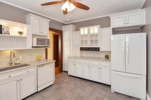 2006 E Oakland Ave, Bloomington, IL 61701 photo 3