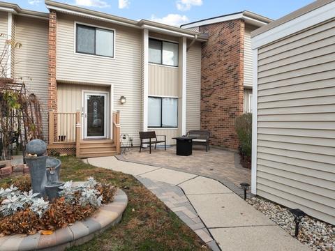 1087 Cascade Dr, Aurora, IL 60506 photo 2