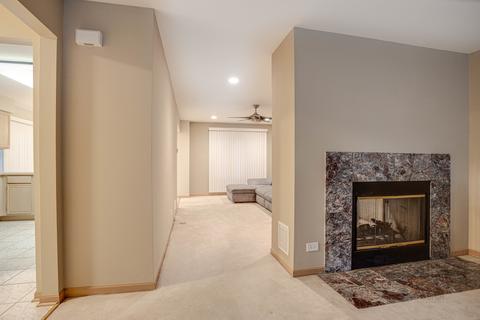 1795 Lakeview Dr #A, Wheeling, IL 60090 photo 4