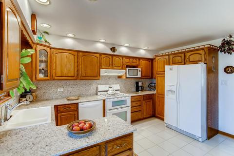 17 W178 87th St, Willowbrook, IL 60527 photo 8