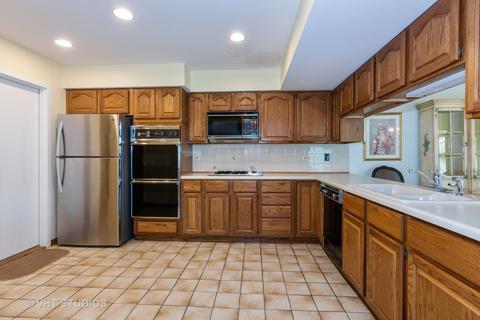 1930 Golfview Dr, Bartlett, IL 60103 photo 3