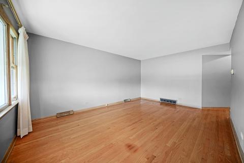 7542 Stickney Ave, Bridgeview, IL 60455 photo 4