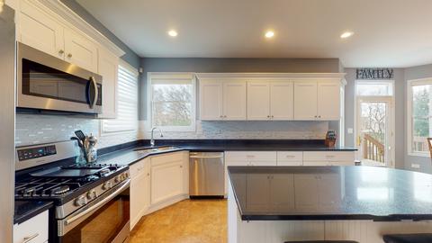1321 Bison Ln, Hoffman Estates, IL 60192 photo 2