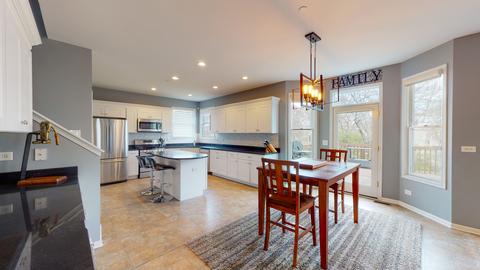 1321 Bison Ln, Hoffman Estates, IL 60192 photo 4