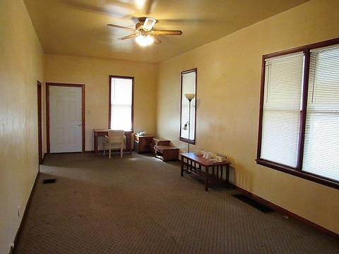 1129 E Main St, Clinton, IL 61727 photo 4