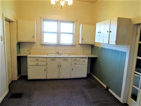 1129 E Main St, Clinton, IL 61727 photo 6