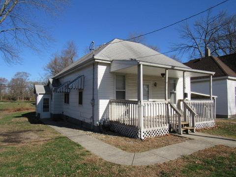 1129 E Main St, Clinton, IL 61727 photo 2