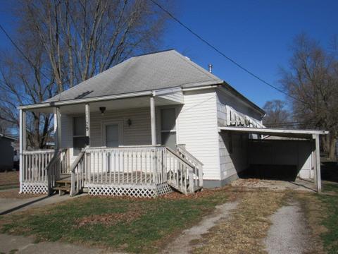 1129 E Main St, Clinton, IL 61727 photo 1
