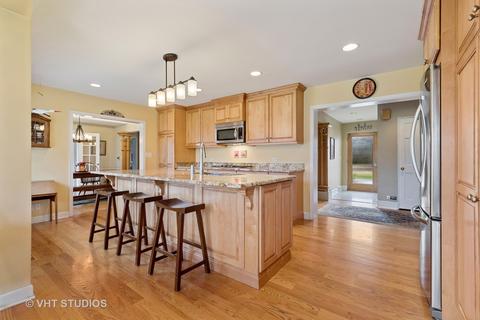 375 Maple Row, Northfield, IL 60093 photo 6