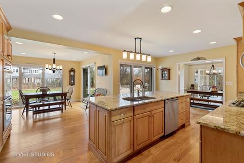 375 Maple Row, Northfield, IL 60093 photo 7