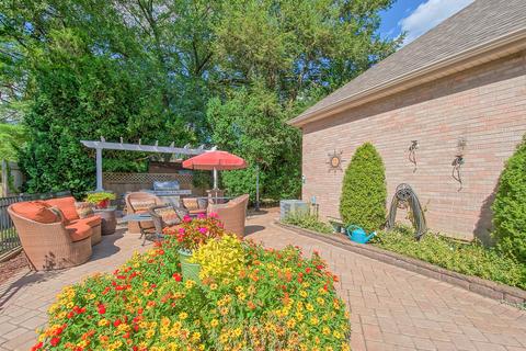 738 E Prairie Ave, Des Plaines, IL 60016 photo 41