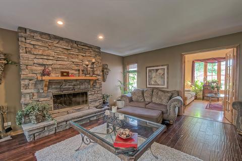 738 E Prairie Ave, Des Plaines, IL 60016 photo 9