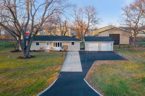 39 E Pleasantview Dr, Oswego, IL 60543 photo 1